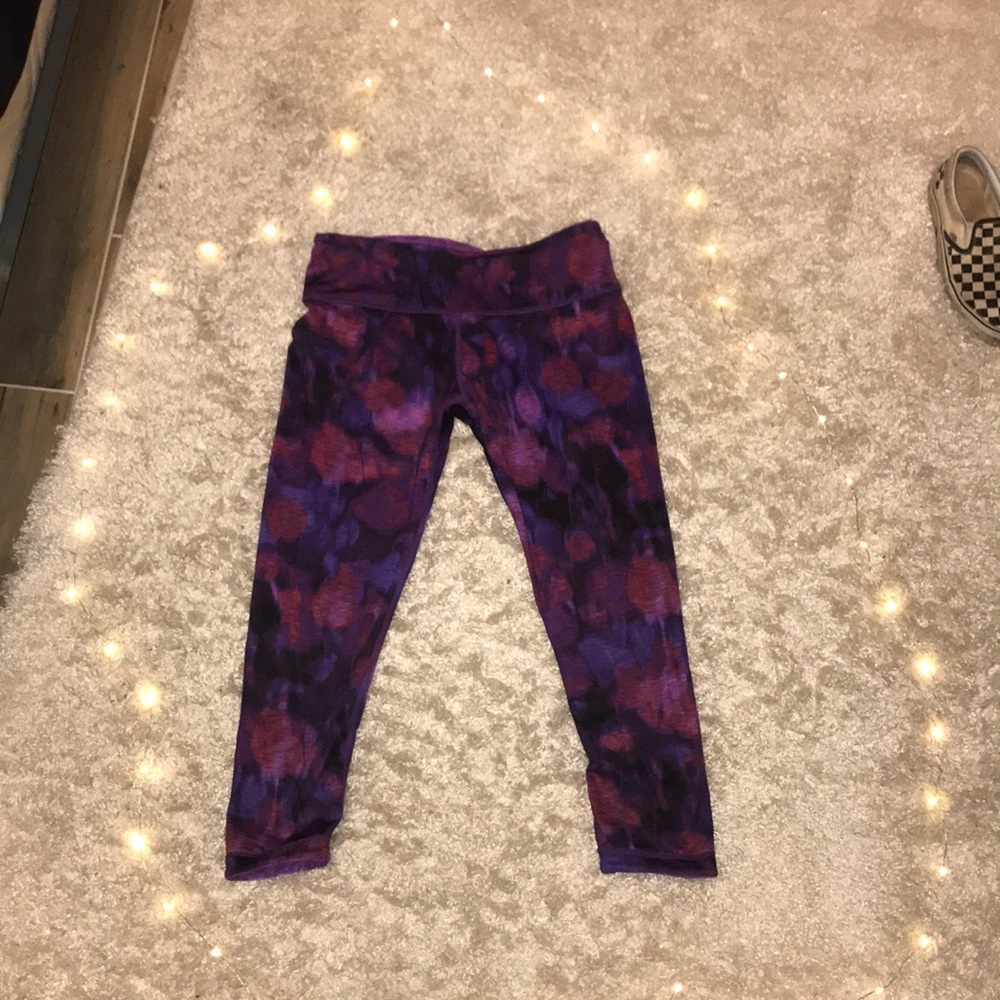 Purple leggings (go past knee)